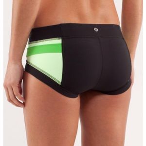 Lululemon Heat It Up Shorts Black / Faded Zap